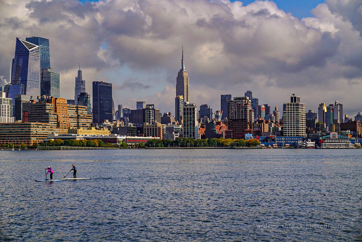 andrewthomas___'s tweet photo. Gone out for a paddle 
#hobokenviews #nycskyline #nycskyscrapers #cityskyline #hobokenwaterfront #hoboken #fall #newjersey #manhattan #nyc #blueskies #hudsonriver #watersports #optoutside #andrewthomasvault #andrewthomasphotography

https://t.co/51QaPtFNW0 https://t.co/p4ATJ0vDpG