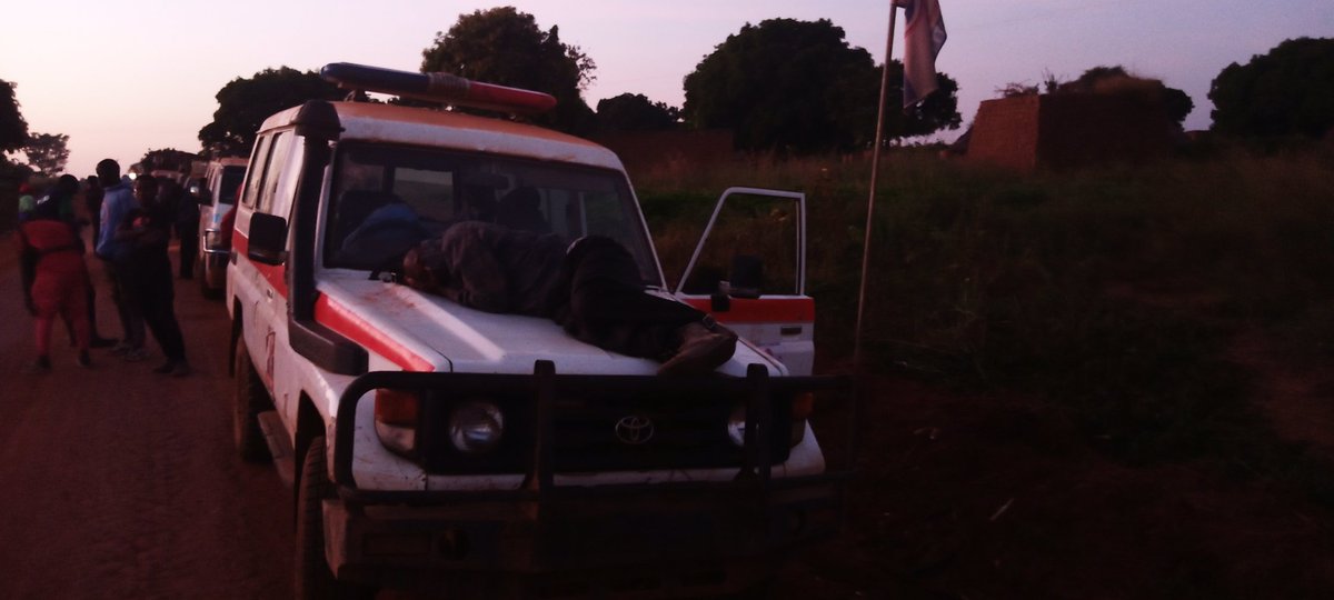 Good morning.
The drivers all got tired and sleepy so the whole convoy had to stop midway to Kitgum.
Kyagulanyi's Campaign team spent the night in and on the cars.
Kati sawa ya kunaaba Rwenzori tugende tunoonye Amasengejje amalala leero. 😉
#UgVotes2021
#NBSUpdates