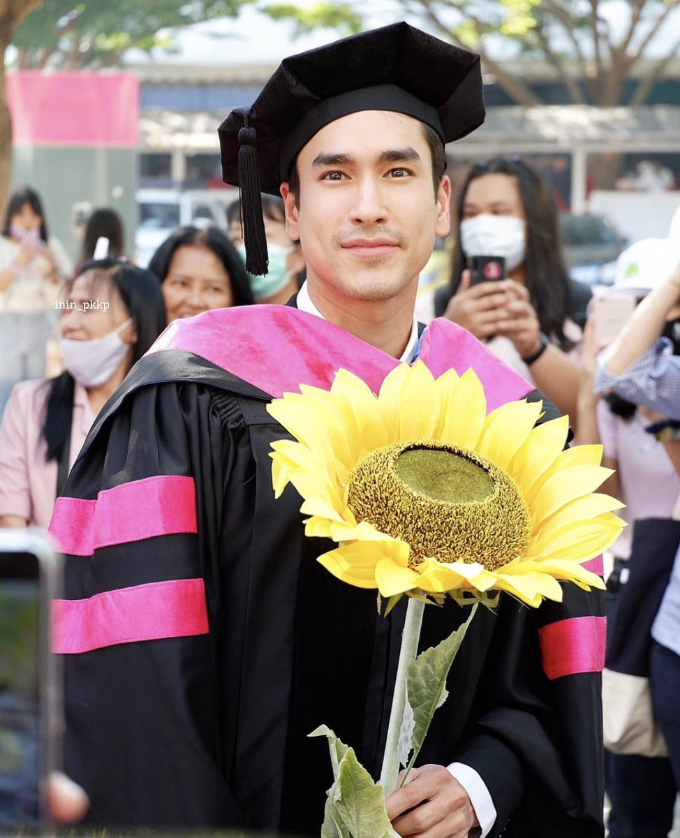 sassymysh's tweet photo. “Wherever life plants you, bloom with grace.”

Congrats P’Nadech! You’re such an inspiration. ❤️

Proud of this guy, always 🌻💕
#nadech #ณเดชน์ https://t.co/P8eq6giXYj