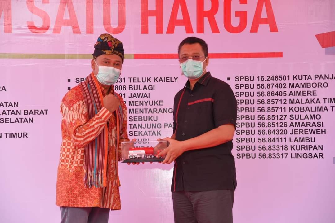 Bersama Kepala BPH MIGAS, Direktur Pertamina dll meresmikan BBM Satu Harga utk daerah2 seluruh Indonesia. Tks BPH Migas &amp; Pertamina yg memusatkan Acara nya di NTB!