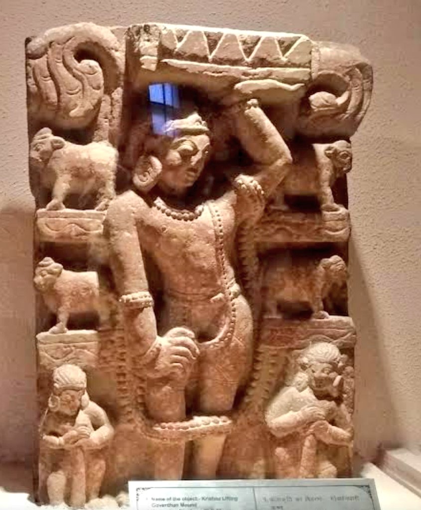 AncientGreats's tweet photo. Sculpture representing BHAGWAN KRISHNA standing and balancing GOVARDHAN PARBAT on his left hand.

The sculpture is amongst earliest representation (c. 5th century CE) of Krishna found at MATHURA.

2nd IMAGE shows the replica of this Mathura sculpture kept in Kurukshetra Museum. https://t.co/FnYmI3suZ4