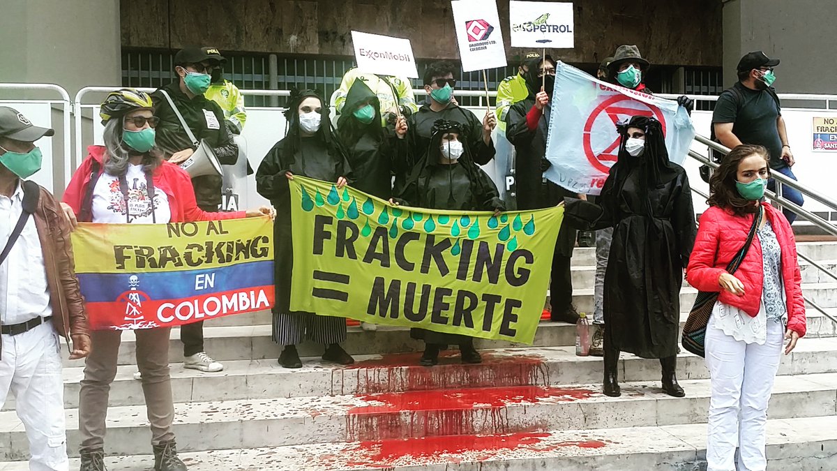 AUT_BCN's tweet photo. #FrackingEsMuerte #FrackingEsEcocidio #ElFrackingVaACaer #NoALosPilotosDeFracking #NoAlFrackingEnColombia #ShaleMustFall #noalfrackingenpuertowilches https://t.co/1HR2bORvD2