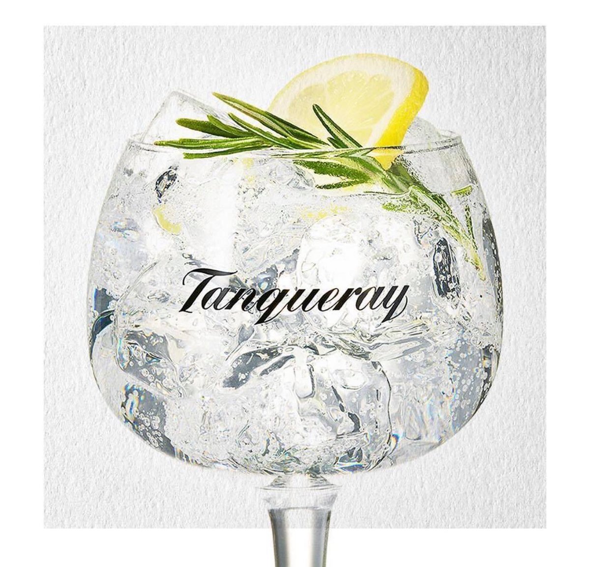 SharkysPLH's tweet photo. Tanqueray Gin &amp; Tonic // $9.50 🍋 https://t.co/5ocBpcfHeW