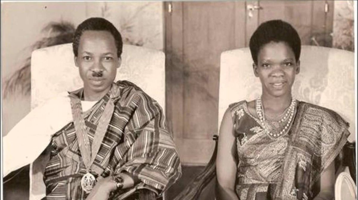 ayubu_madenge's tweet photo. Chifu Nyerere Burito,baba yake Mwalimu alikuwa na wake 22,hakujua kusoma wala kuandika,hakuwa na dini,akatawala kwa miaka 30 na akaishi miaka 82.Wazungu walimshawishi awe Mkristu,akakubaliana nao kwa mambo mengi ila swala la mkristu kuwa na mke 1 akaligomea,wakashindwa kuelewana. https://t.co/IF99nJTBTy