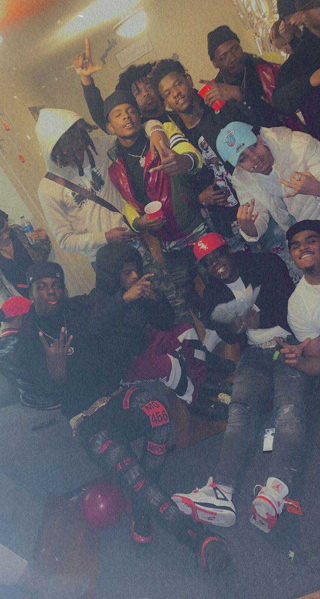 kobsta_'s tweet photo. Ain even gotta brag they know we made the city 💸🇲🇽💪🏾 #LM4L Long Live 2ii’$ 🖤🥀 https://t.co/74IcSMTSyX