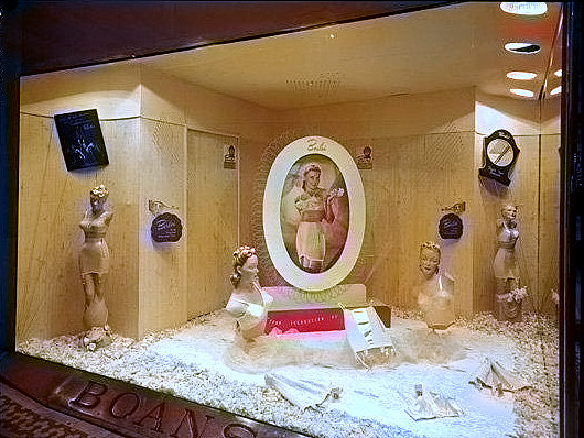 ColourMePerth's tweet photo. #Boans Window Display, #Perth, #Colourised, 1940s. #PerthHistory #Colorized @westaustralian @perthnow https://t.co/15f6A4TegX