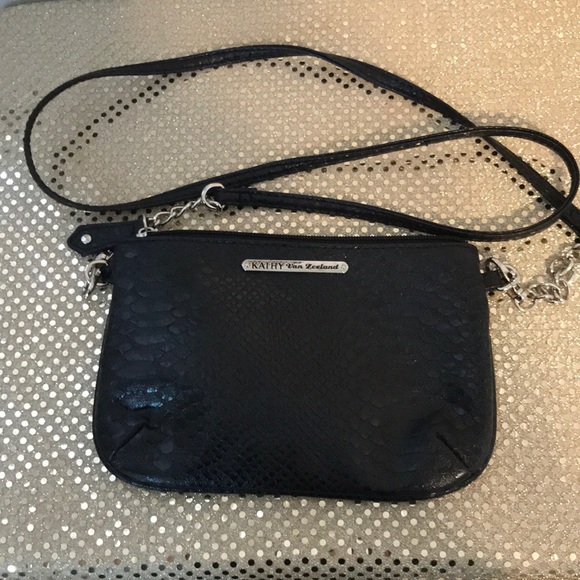 BethBGoad's tweet image. So good I had to share! Check out all the items I&apos;m loving on @Poshmarkapp from @dannyadrian1998 #poshmark #fashion #style #shopmycloset #supra #kathyvanzeeland #zionrootswear: posh.mk/XdY5ef0b9bb