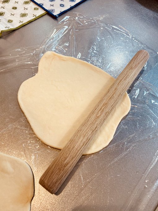 中にチーズ入れました

ナン!
(チーズ入れてる時の撮り忘れた) 