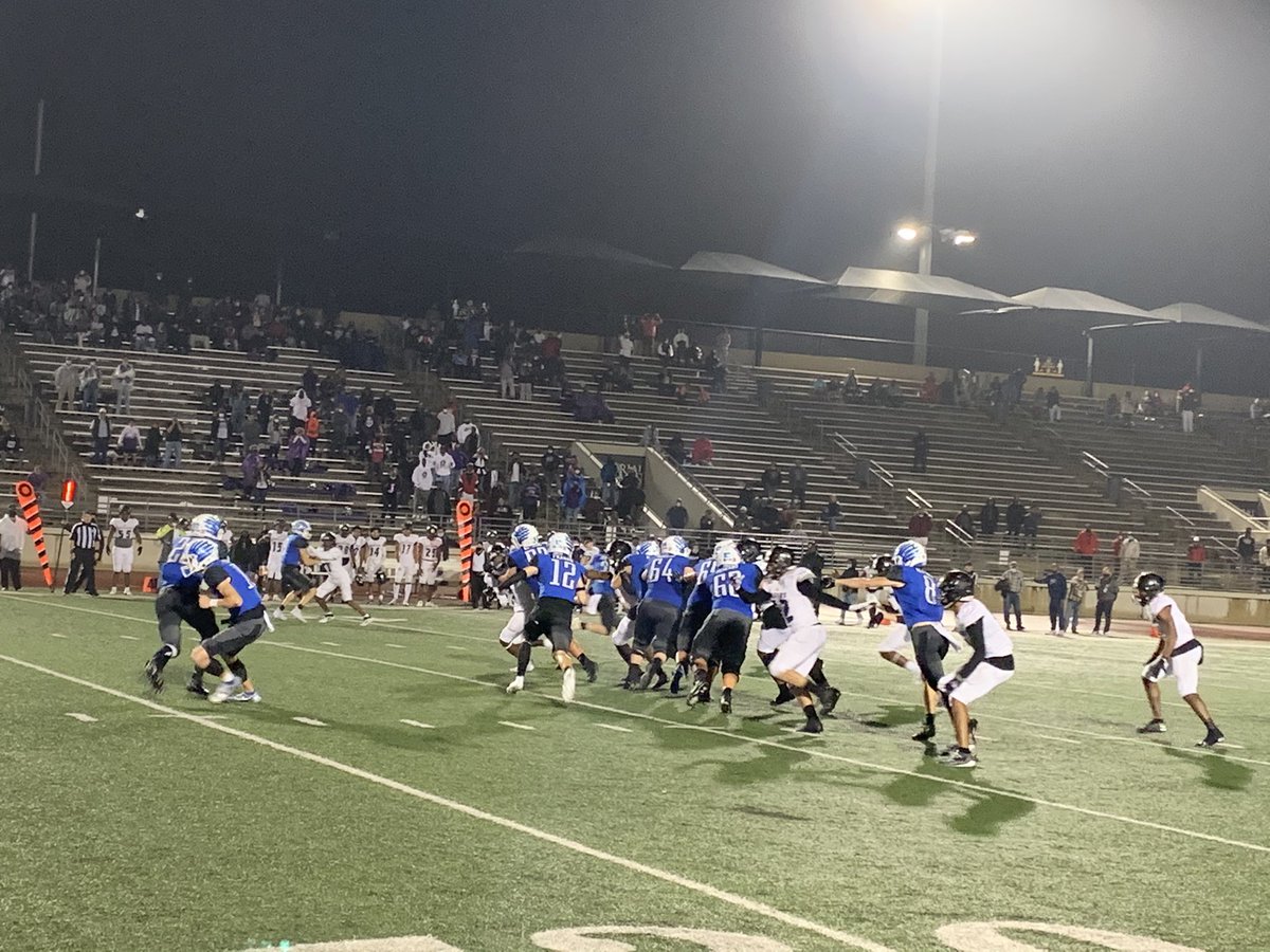 LindaleAthleti1's tweet photo. Eagles win thriller 31-28. Unbelievable kids and coaches. Lindale Fans were outstanding. ATT here come the Lindale Eagles https://t.co/FbVDtlQBuz