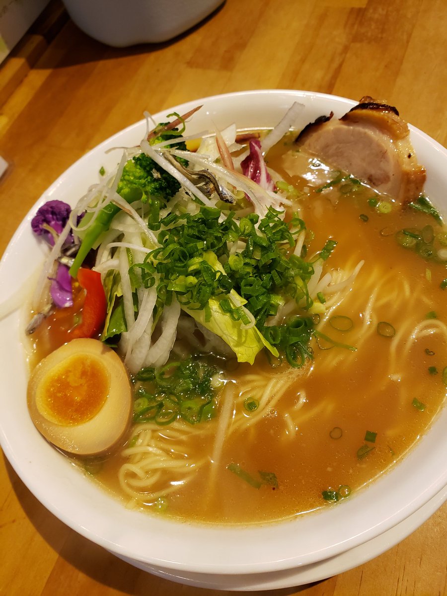 迦楼羅 ガル よその土地のラーメンに思いを馳せる前に地元の名店を制覇せねば というわけで 姫路 でミシュランガイドに載ったことのあるラーメン屋 一徹らーめん 実は初