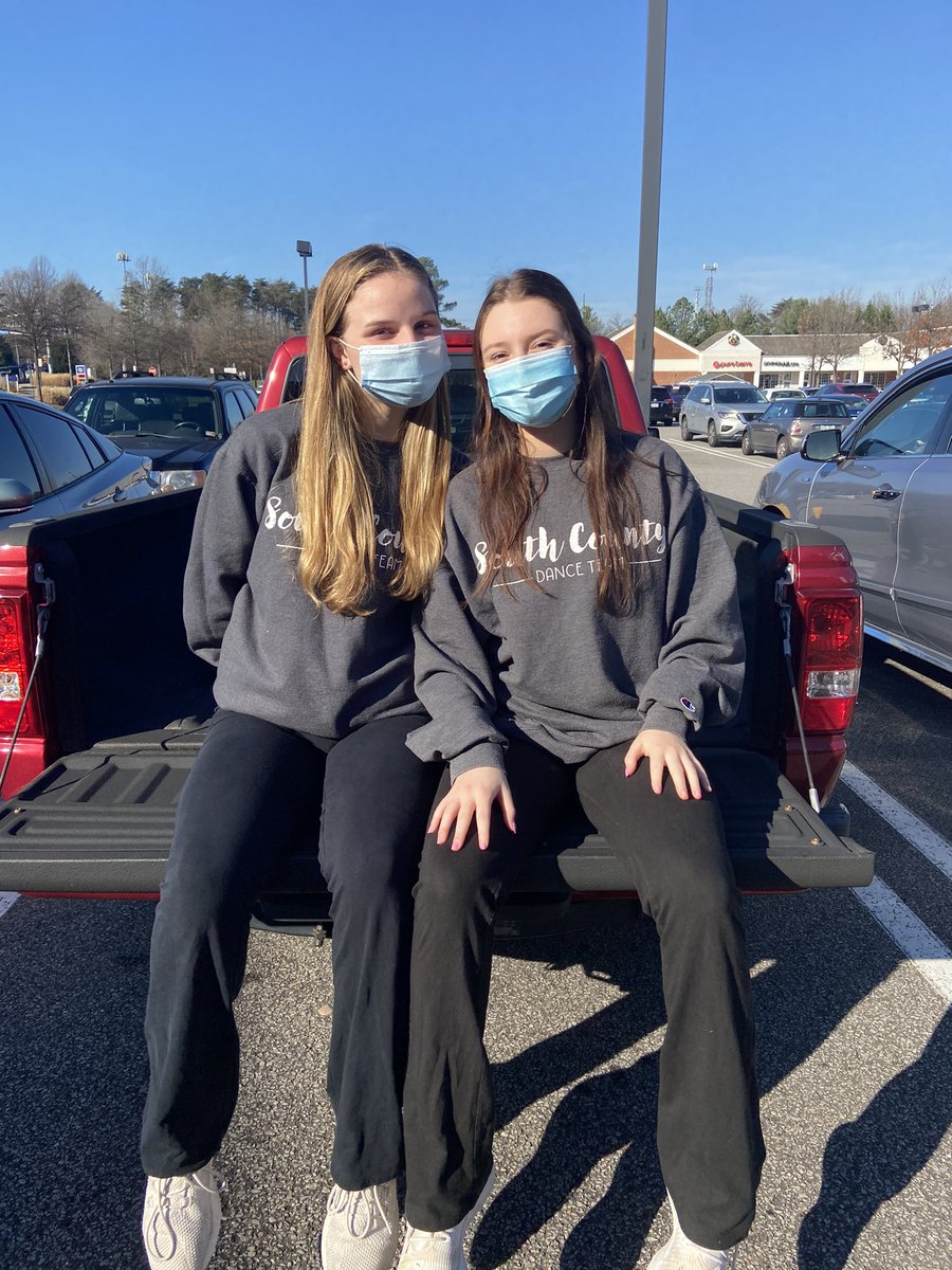 TWIN DAYYYYY <a href="/SoCoBoF/">SoCo Battle of the Fans</a> <a href="/socoleadership/">South County SGA</a> 👯‍♀️