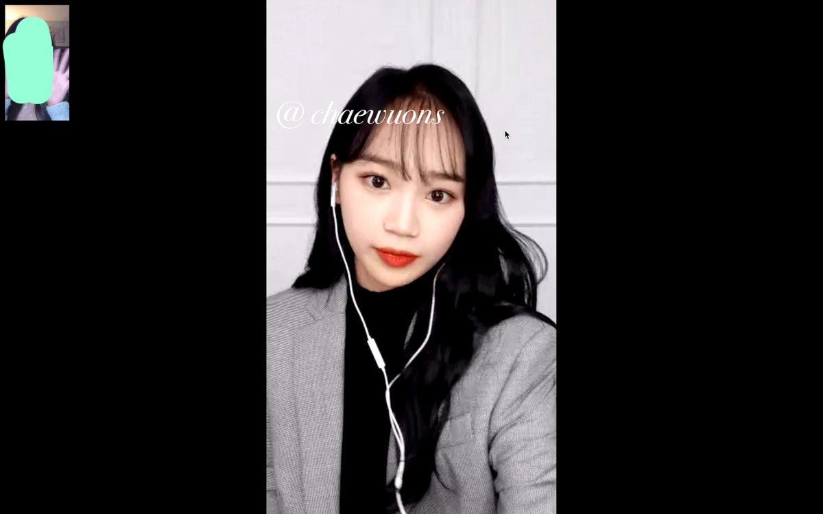 chaewuons's tweet photo. NEXT WAS ANGEL CHAEWON! I knew it was her because I heard nako greeting someone else as the phone was transitioning but that doesn’t mean I didn’t die immediately when I saw her 🥺 She waved at me and gave me the cutest smile 💕 https://t.co/MVR8xHXObl