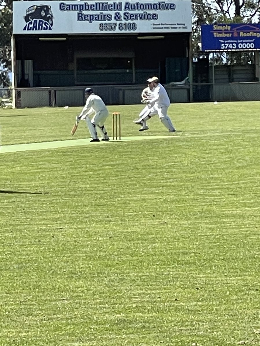 KinglakeCC's tweet photo. Kinglake vs Bellfield 2nd XI @ Kinglake. We batted first with a score of 6/182 and are now fielding  #golakers https://t.co/7Vy8UPewN8
