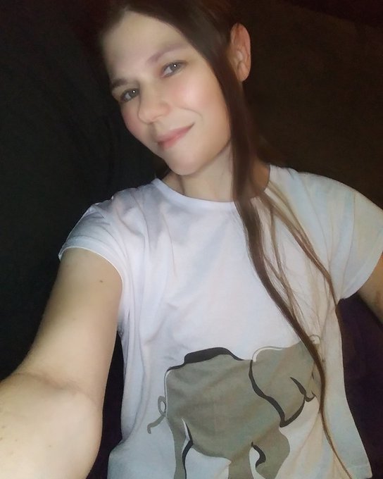 I love my elephant PJs. ❤ (Will be logged in to my email most of the day tomorrow, so email me if you<a href="/tag/mvsales"class="tags"><span>#mvsales</span></a>