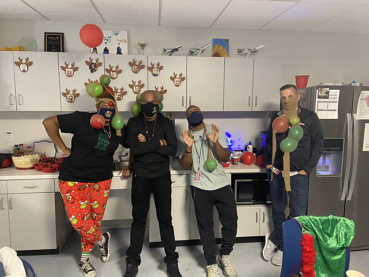 ChicNola's tweet photo. 2020 Holiday Party in the books. Amazing time with my MSY crew. Food, Games, Prizes and great company. @HelloJetBlue #Blue2theCore https://t.co/AdyceddQhL