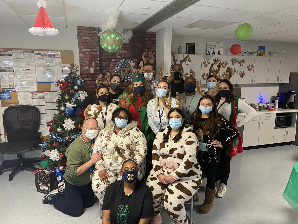 ChicNola's tweet photo. 2020 Holiday Party in the books. Amazing time with my MSY crew. Food, Games, Prizes and great company. @HelloJetBlue #Blue2theCore https://t.co/AdyceddQhL