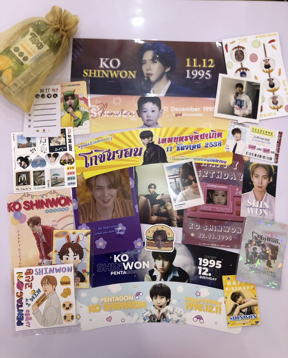BTLUCKYGIRL's tweet photo. ขอบคุณทีมงานที่จัดงานวันเกิดน่ารักๆให้พี่ชินวินนะคะ 🥳 ขอบคุณgive away ทุกชิ้นด้วยค่าน่ารักทุกชิ้นเลย💕 #PENTAGON #펜타곤 #มนต์รักลูกทุ่งพ่อหนุ่มชินวอน  #HappyGodShinwonDay  @CUBE_PTG  #SHINWON #신원 https://t.co/9lJLgZ7M2W