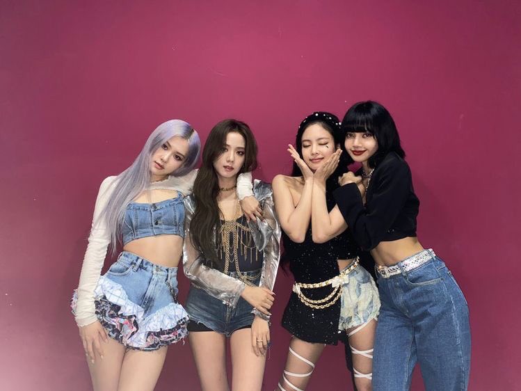 HarutoMyRuto's tweet photo. My World                       My world now:
  Before:                         @BLACKPINK
                                  @treasuremembers https://t.co/T6y21fmvcW