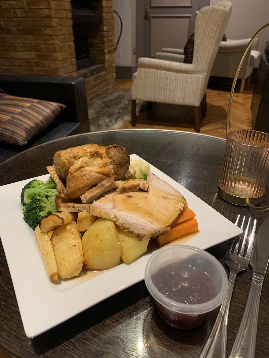 hotel_wards's tweet photo. 🍗🥩🎄Wards Hotel Festive Sunday Roast Takeaway🎄🥩 🍗 - Orders for Sunday Lunch must be in by Saturday 10pm at the latest. Orders for Sunday Dinner must be in by Sunday 11am at the latest! ☎️01303 245166☎️

🎅🏻Each Sunday throughout December 🎅🏻exclusively by Earls Restaurant https://t.co/0wpaOubiWA