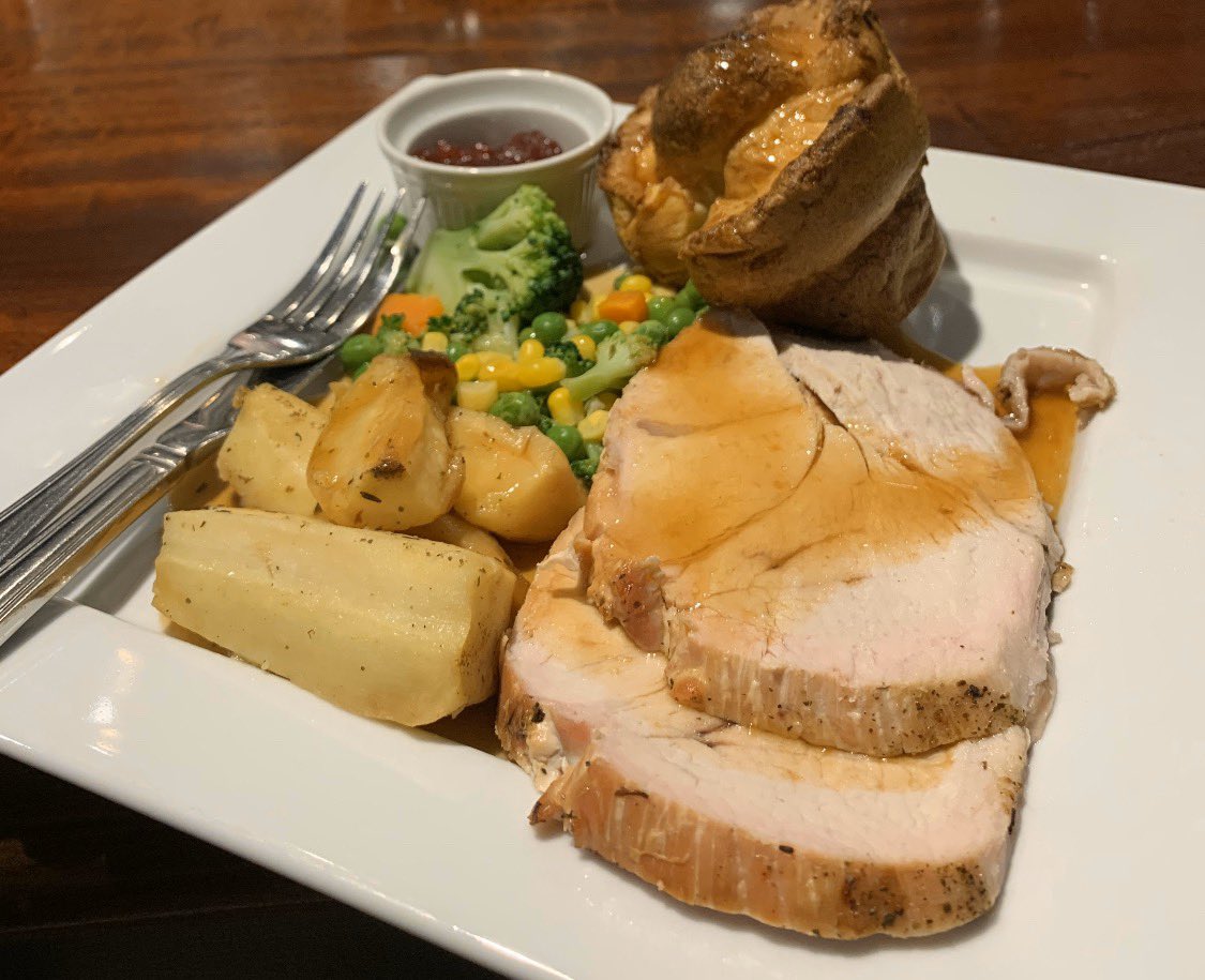 hotel_wards's tweet photo. 🍗🥩🎄Wards Hotel Festive Sunday Roast Takeaway🎄🥩 🍗 - Orders for Sunday Lunch must be in by Saturday 10pm at the latest. Orders for Sunday Dinner must be in by Sunday 11am at the latest! ☎️01303 245166☎️

🎅🏻Each Sunday throughout December 🎅🏻exclusively by Earls Restaurant https://t.co/0wpaOubiWA