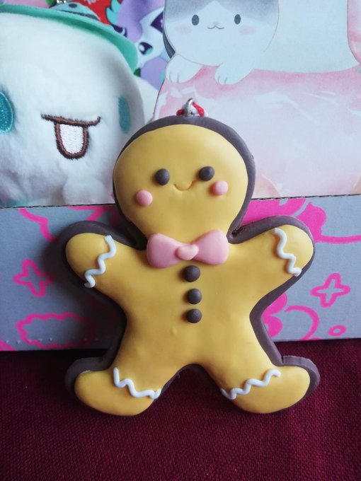 I need everyone to gaze upon this cuteness. Especially the gingerbread man who I DESPERATELY want to<a href="/tag/kawaiibox"class="tags"><span>#kawaiibox</span></a>
