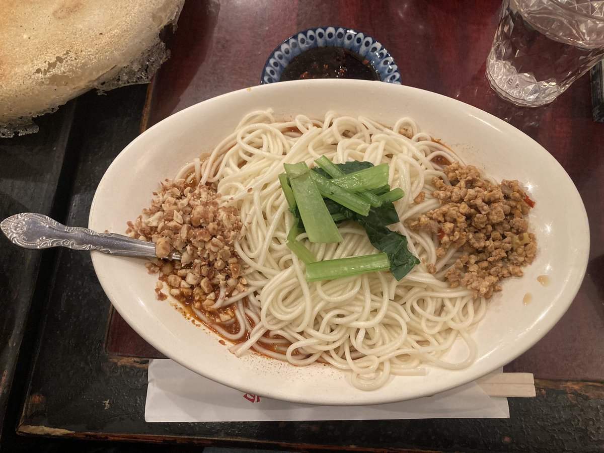 しょうこ 孤独のグルメ飯 シーズン1の四川料理楊 まん丸羽付き餃子と汁なし坦々麺 山椒ビリビリでたまらんかった