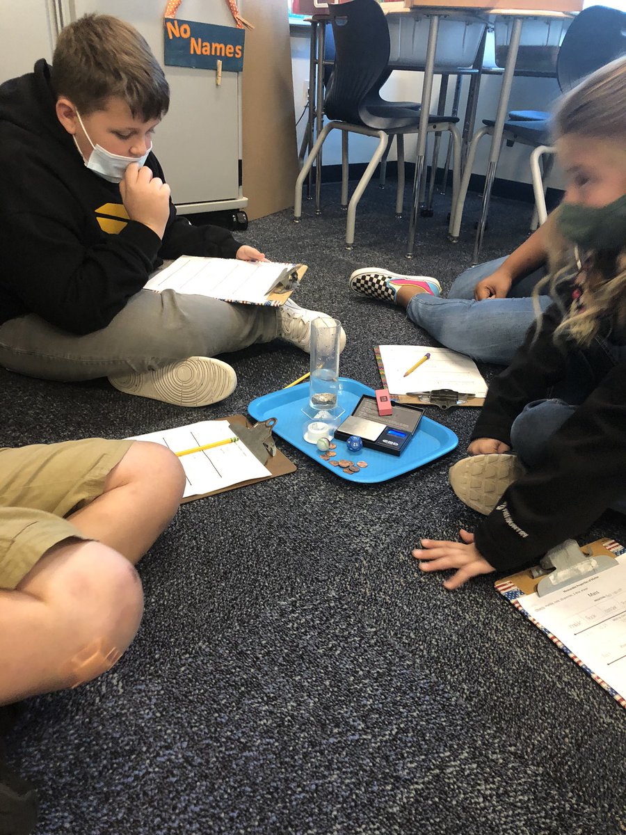 PiersonFab4th's tweet photo. Early this week the students practiced finding mass and volume through water displacement #VCSscientists https://t.co/Ab8gVV8zY0