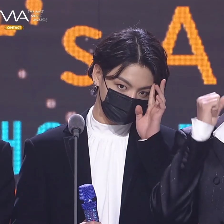 HE IS THE PRETTIEST✨