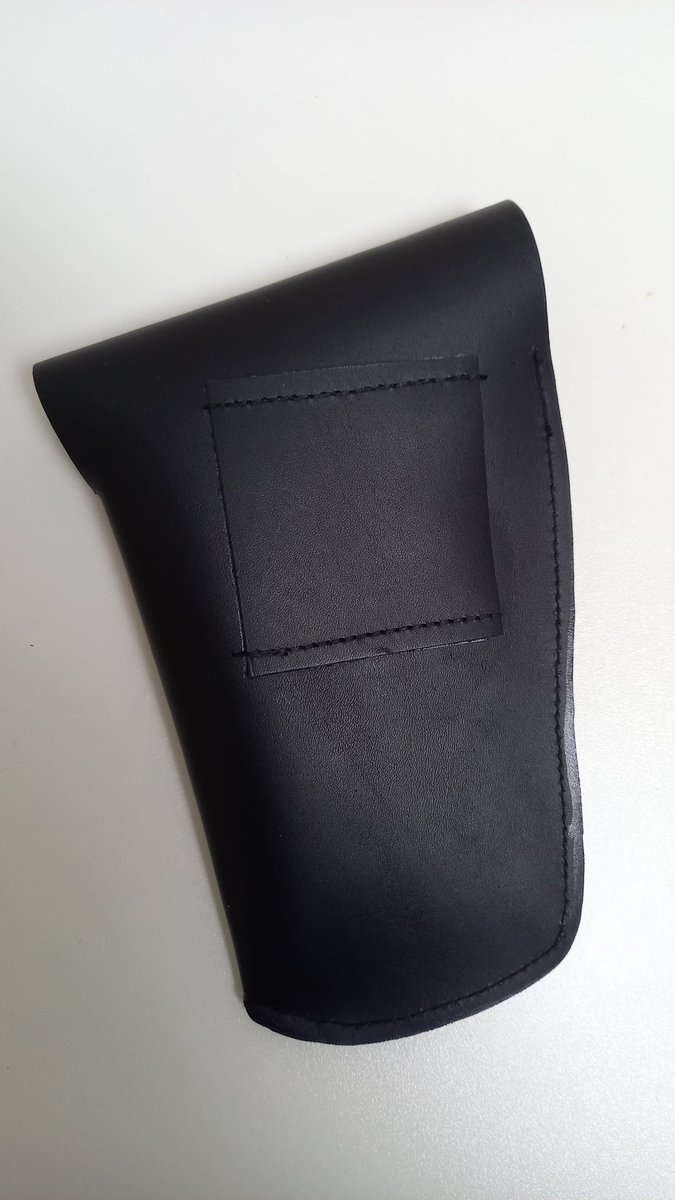 kouki_nakadai's tweet photo. どこかで見たようなデザイン
スマホホルスターを作って貰いました
こんなん欲しい人いるかな? https://t.co/hMFEsybu7Y