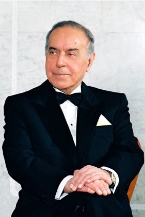 Öndərimizi sevgi və hörmətlə anırıq!

💙❤💚

#Azerbaijan 
#HeydarAliyev