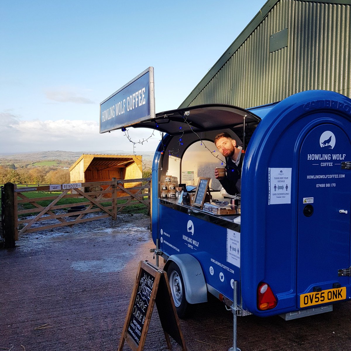 Set-up @cotleychristmas 🎄🎁#howlingwolfcoffee #coffeetrailer