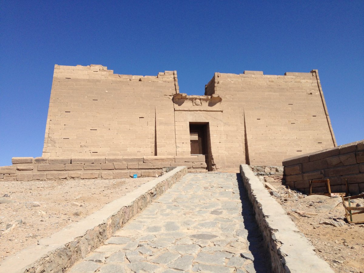 ManonYSchutz's tweet photo. If you're ever in #Aswan, #Egypt, you should also visit the Temple of #Kalabsha. After the construction of the Aswan High Dam, the temple—with several other monuments—was moved to the island on which it stands today, just South of the dam. Cat for scale (and cuteness factor)! https://t.co/l5z38fcHzb