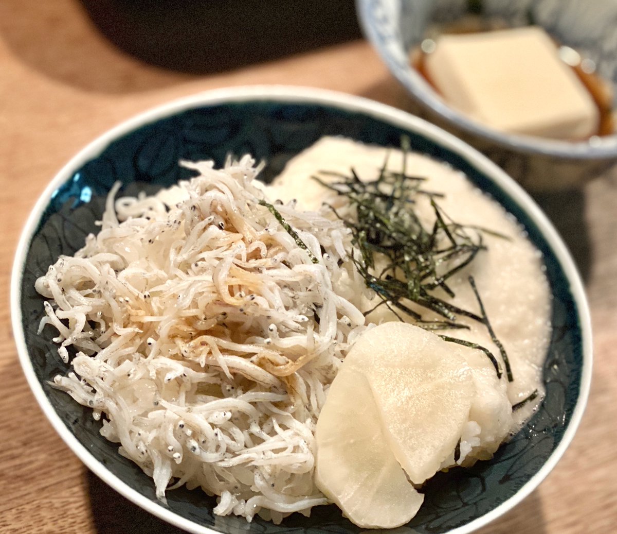 ゆづちーちゃん 土鍋で焚いたご飯は 美味しいでしょうね お刺身に湯豆腐 熱燗にぴったりですね 今日 雪の名前 サイン本頂いてきました 先に購入した ミルク アンド ハニー を読み終えたので 今夜から 雪の名前 読みます 楽しみです