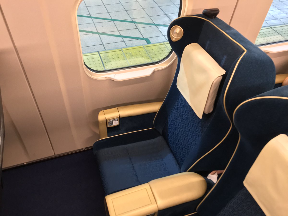 Next up: this E7 Shinkansen to Takasaki, with what I think are probably the most attractive Green Car seats.Yes, Virginia, they're not brown! 