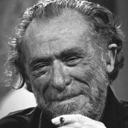FideuetF's tweet photo. La gent és rara : està contínuament empipada per coses trivials, però en un tema cabdal com malgastar completament la seva vida gairebé mai no sembla ni adonar-se'n.
Charles Bukowski
#aforismes #bukowski
#ff_bukowski #ff_absurd https://t.co/p2DLtPM7fe