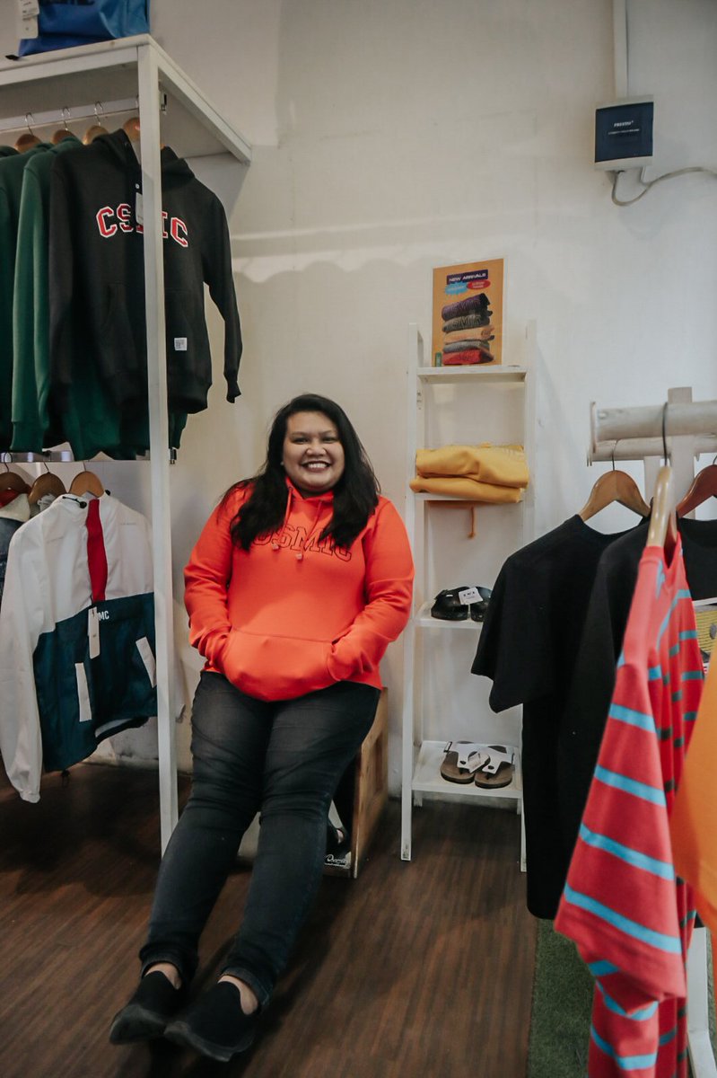 deasy_echie's tweet photo. Bogor sudah memasuki musim hujan air mata bagi kamu yang sendiri !

Buat kamu yang kesepian pasti merasakan dinginya Bogor.

Jangan sedih, hangatkan diri kamu dengan koleksi HOODIE dari @cosmicclothes yang lagi ada COSMICALLY CLEARANCE - sale 55% ALL ITEMS sampai 3 Januari 2021. https://t.co/IkQrR06DuB