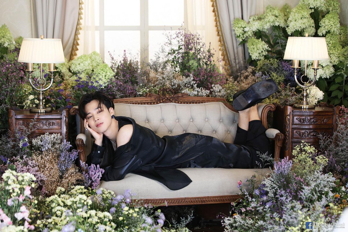 This Yoongi meets prince Jimin locked up in flower palace.