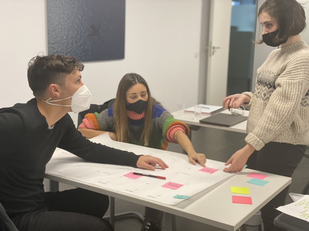 A tope con los nuevos #uxdesigners en @kschoolcom. 💪🏻💪🏻💪🏻