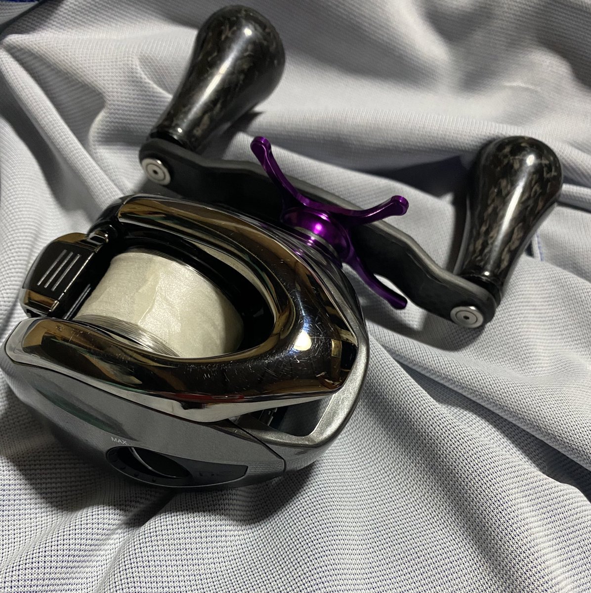 たかし 俺の愛機列伝 16アンタレスdcキャロspl 迅速なラインスラック回収に18アンタレスdcmd用xgを搭載 ワンハンドフリップを軽快にする為にzpiのドラグをワンオフ加工して取り付け 飛距離の命綱 匠ベアリングの遠投式で異次元の飛距離を ハンドル