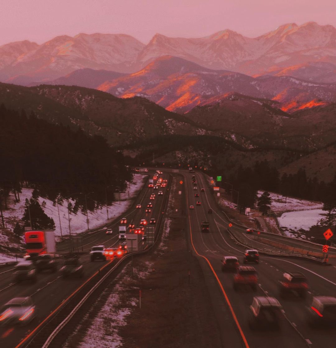 علمياً
كُل مازادت مهارتك زادت حاجة الناس لك وكل ماقلت مهاراتك زادات حاجتك للناس.

نفسياً
جمـيل جدا ان تكون"الانسان الكفـو"في عيون كثير من الي حولك في اللزوم والأمور الكبيرة اول شخص يتذكرونه.

دينياً
أحب الناس إلى الله أنفعهم للناس

شخصياً
الامر مُرهق لكن(كان الله في حاجته)تُقوين