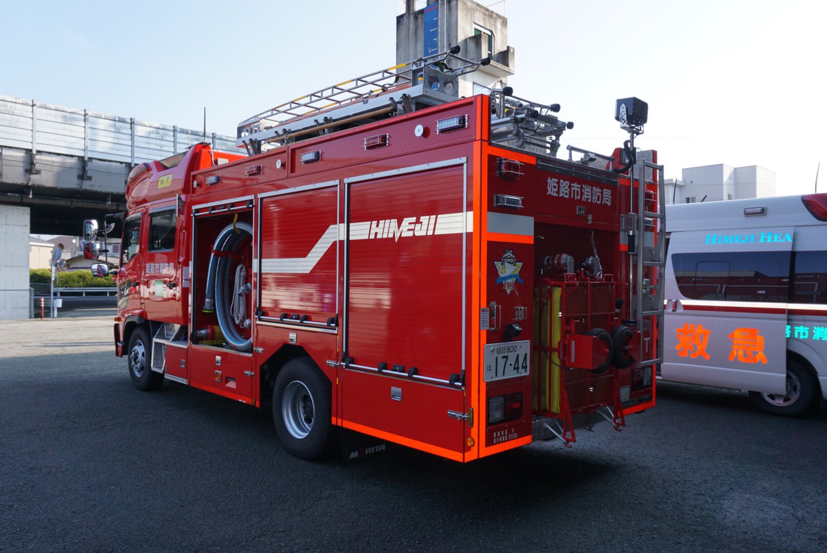 コウタ Himeji Fire Department 姫路市消防局 中播消防署 中t 水槽付ポンプ車 積載水 00l 姫路市消防局初のレッドアーマー採用車両