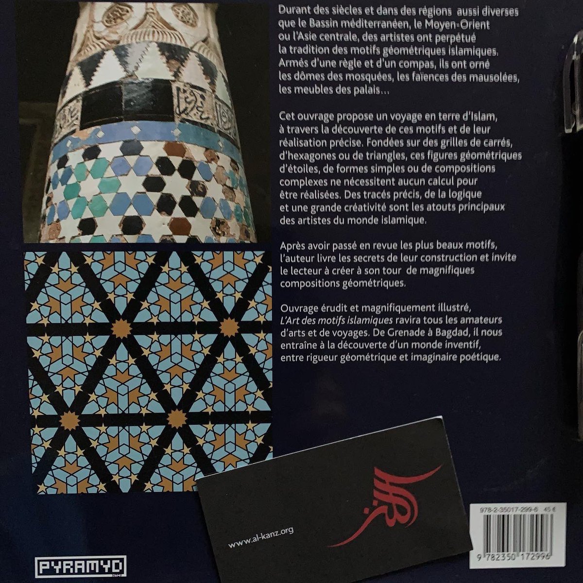 Alkanz's tweet image. 2nd bouquin de #Ericbroug sur les #islamicgeometricpatterns, les #motifsislamiques. Le précédent, c’était pour apprendre à en réaliser. Celui-ci, c’est non seulement pour apprendre, mais encore pour connaître toute l’histoire de cette tradition artistique.
#alkanzlecture