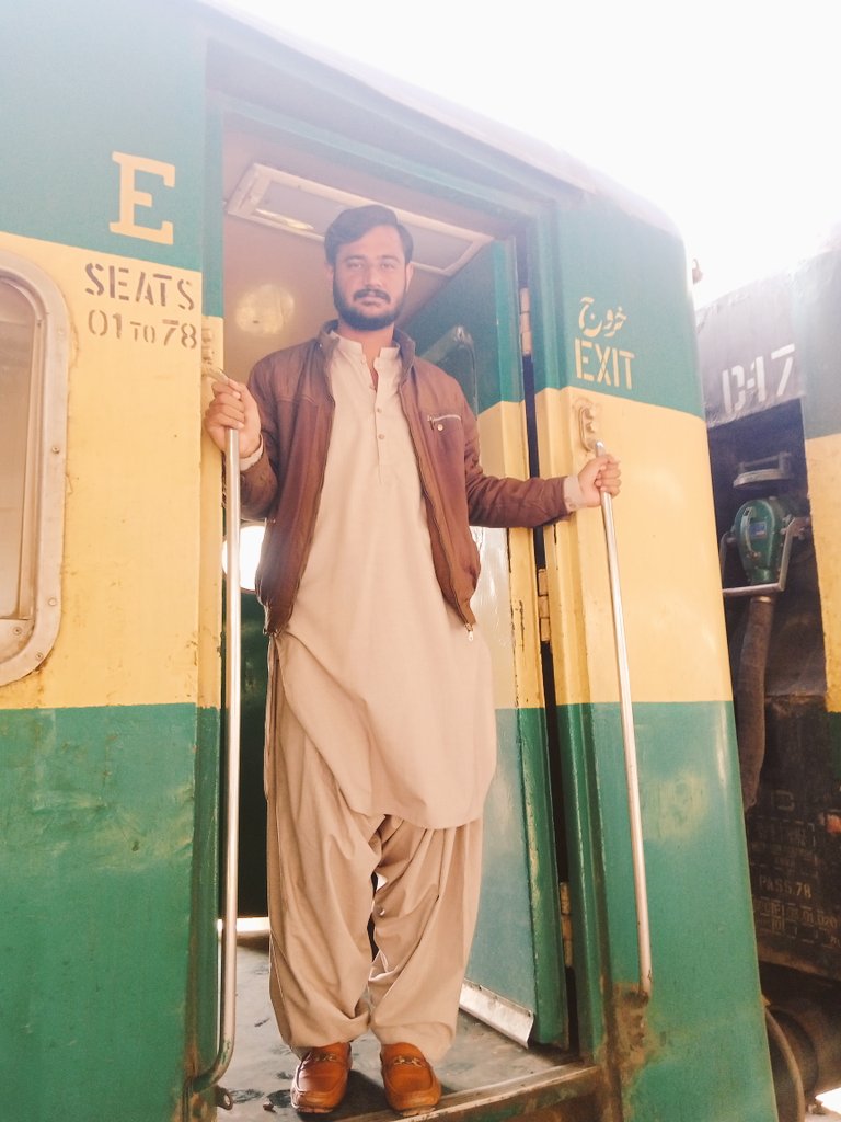 hazoorbuxchanna's tweet photo. حیدرآباد سے لاہور روانہ  ✌🏻 جلسہ تو ہوگا ہر حال میں ہوگا ✌🏻 

#PDMLahoreJalsa 🇱🇾❤ https://t.co/GU57kWDnUC