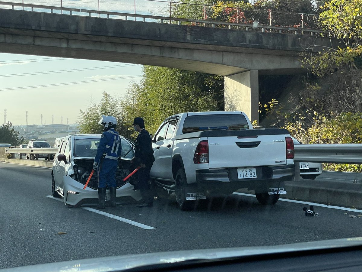 Ax 1号磐田バイパス浜松市街方面で謎の事故渋滞起きてます 反対の掛川方面も見物渋滞起きてるのでご注意を Ax 1号磐田バイパス浜松市街方面で謎の事故渋滞起きてます 反対の掛川方面も見物渋滞起きてるのでご注意を
