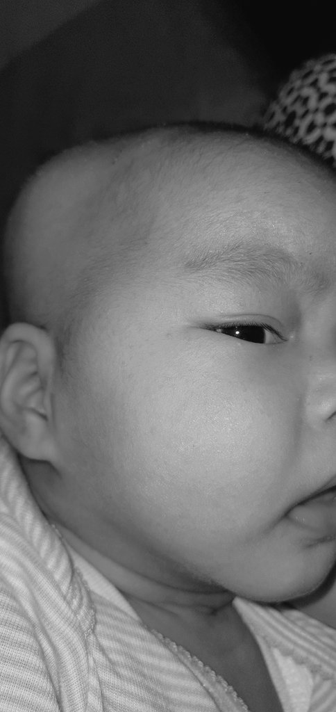 Ada anak bayi lagi ngantuk