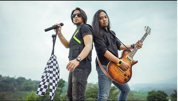 #EnakBuatJoged 

<a href="/BandSaci/">Saci_band</a> - Hey Gadis
<a href="/indrafirzy/">indra firzy</a> <a href="/BplMusic/">BPL HARMONY MUSIC</a> 

#TarikJeng