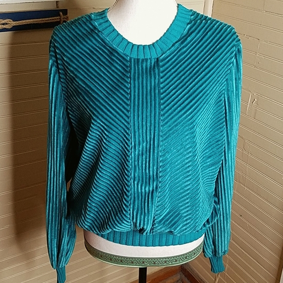 So good I had to share! Check out all the items I'm loving on <a href="/Poshmarkapp/">Poshmark</a> #poshmark #fashion #style #shopmycloset #uniqlo #vintage: posh.mk/iE6NaDzk9bb