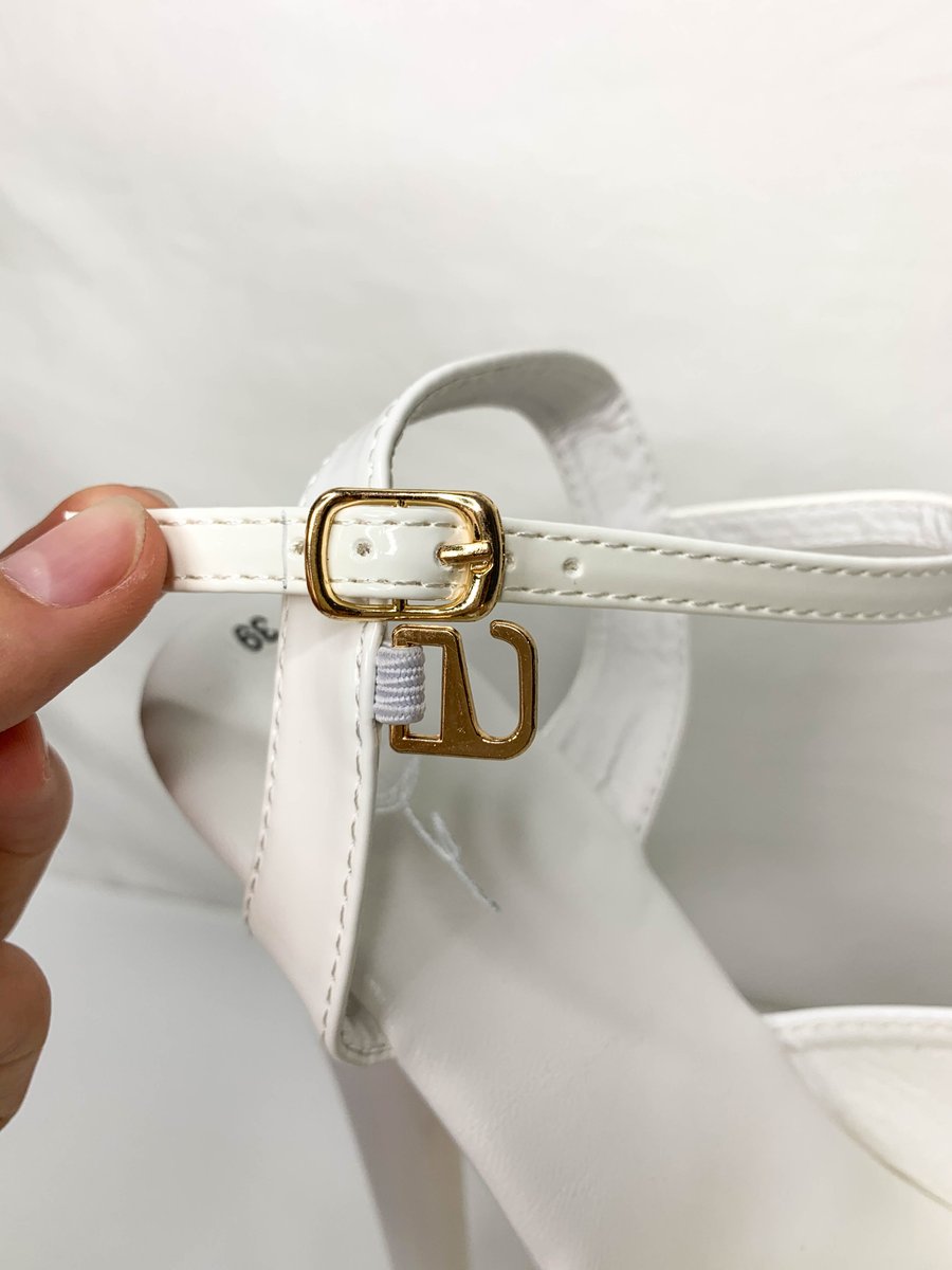 skyhighheelsau's tweet photo. Our Signature easy Clasp Detail! Pop your heels on in less than 10 seconds 😱
Did you know how white vegan leather heels are only $110? with free shipping Australia wide?🇦🇺🛍️🛒
#poledance #heels #Rosè #pd #Exotic https://t.co/IeSg8hMNlO
