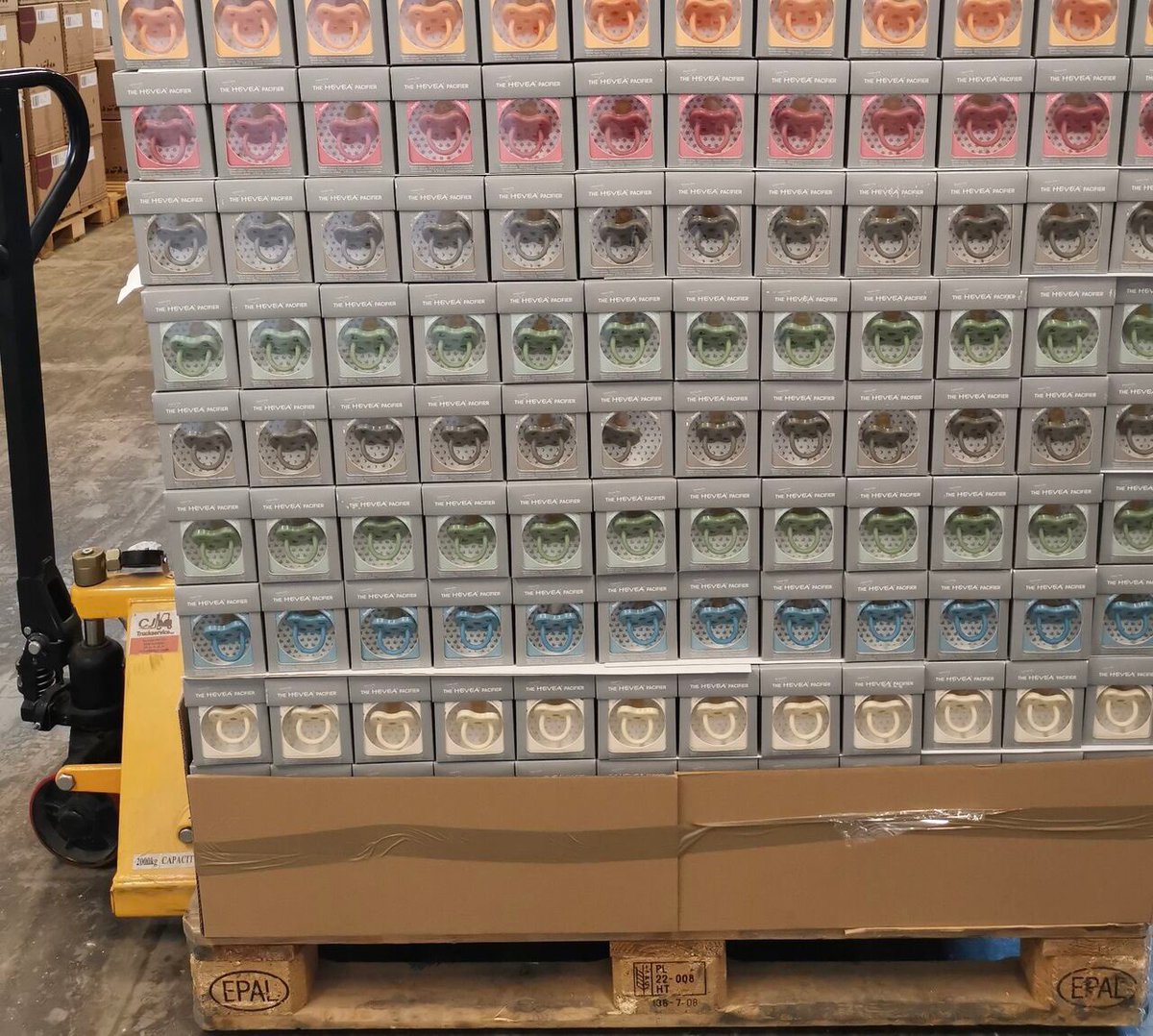 We’ve donated 2.000 of our plastic free and colourful natural rubber pacifiers to the NGO 💯for the Children which will be distributed to some of the most vulnerable young parents in Kenya in early 2021. 

We feel proud and happy to help 🙏🏼

linkedin.com/posts/heveapla…