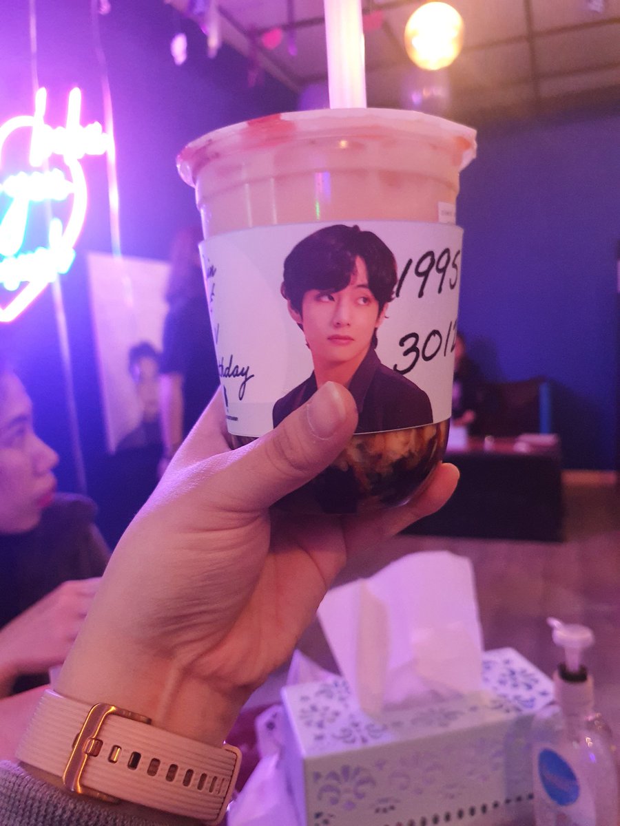 wonujeonggukie's tweet photo. Waaaaaaaah. My first ever event attendance. I had the best time of my life celebrating Jin and V's birthday! Borahae! ๐ Huge shoutout to @QATARBTSARMY and their efforts to arrange this!
#InnerMooninQatar https://t.co/x0HPkQsCfo
